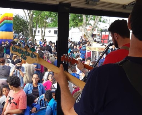 BANDA AO VIVO E BRINQUEDOS INFLAVEIS